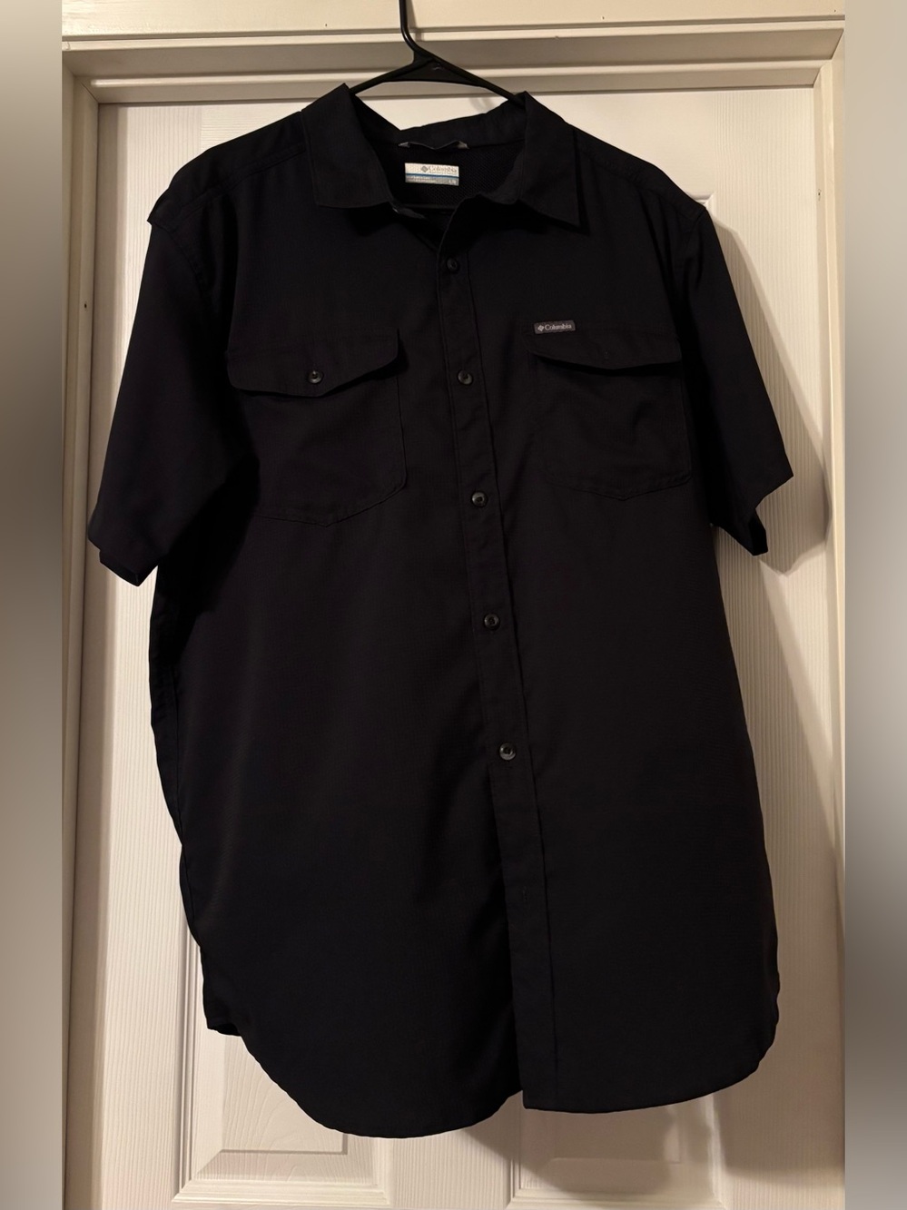 Columbia Men’s Black Button Down Shirt - Large